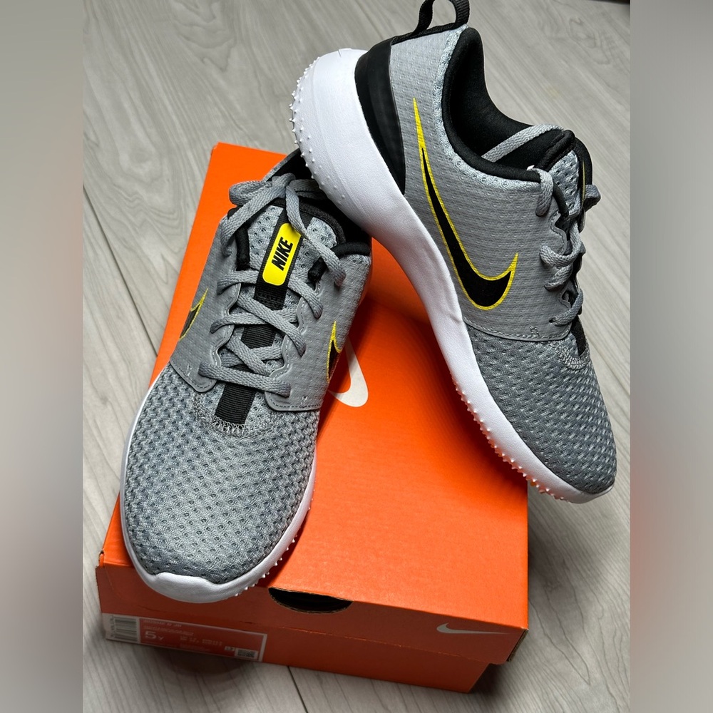 Kids Nike golf shoes